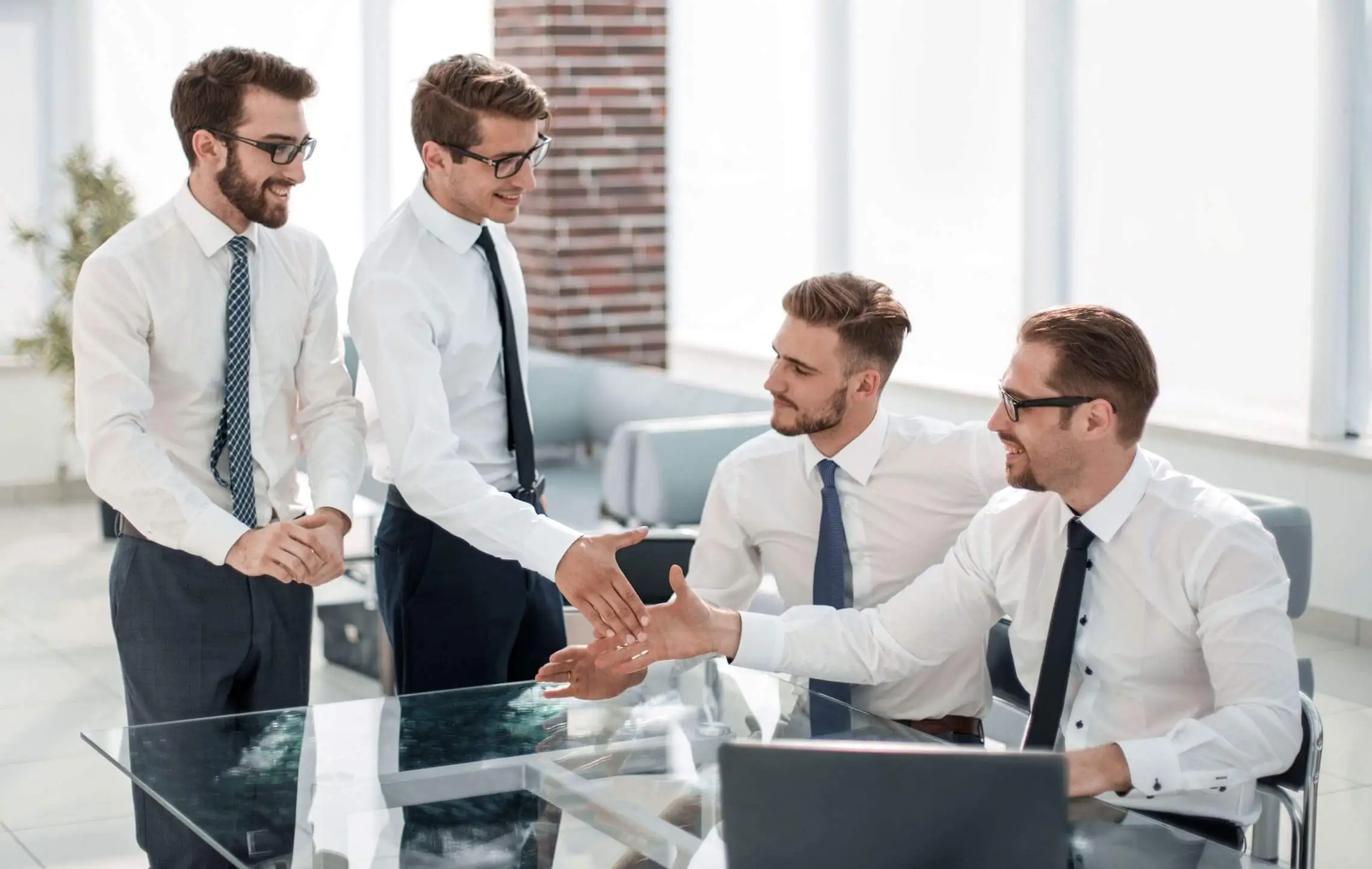 كيفية تحسين مهارة التواصل الفعال مع فريق العمل؟